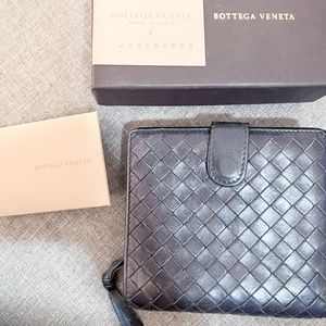 Bottega Veneta Intrecciato Lambskin Bifold Wallet (dark navy)